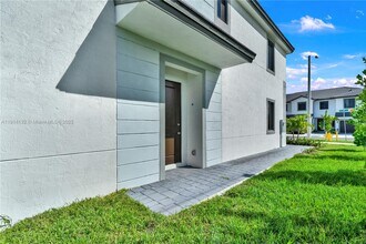 34520 SW 191st Ct in Florida City, FL - Foto de edificio - Building Photo