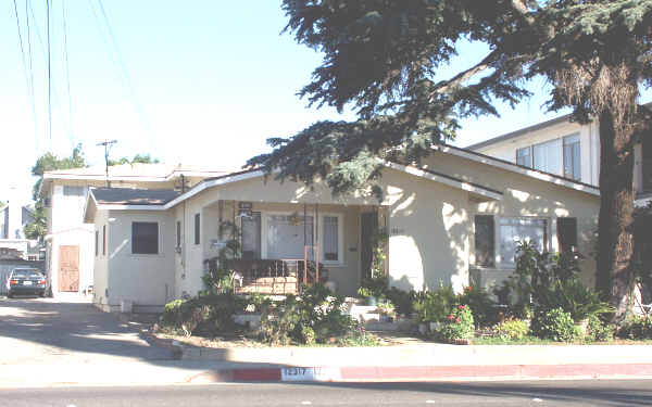 12317 Beverly Blvd in Whittier, CA - Foto de edificio - Building Photo