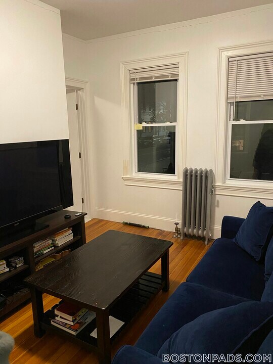 122 Columbia St, Unit 1 in Cambridge, MA - Building Photo