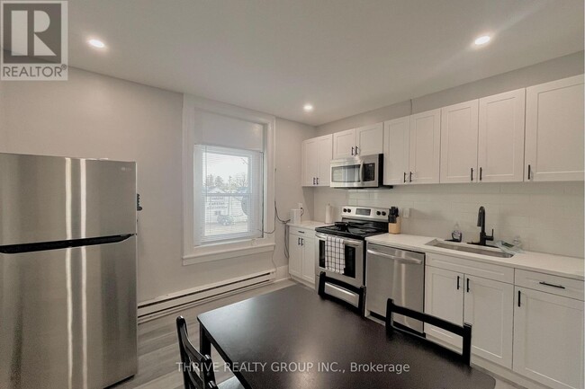 284-284 Talbot St in St Thomas, ON - Building Photo - Building Photo