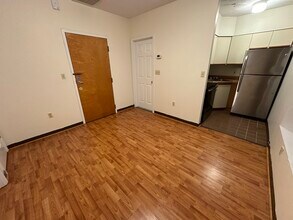 76 Essex St, Unit 6 in Boston, MA - Foto de edificio - Building Photo