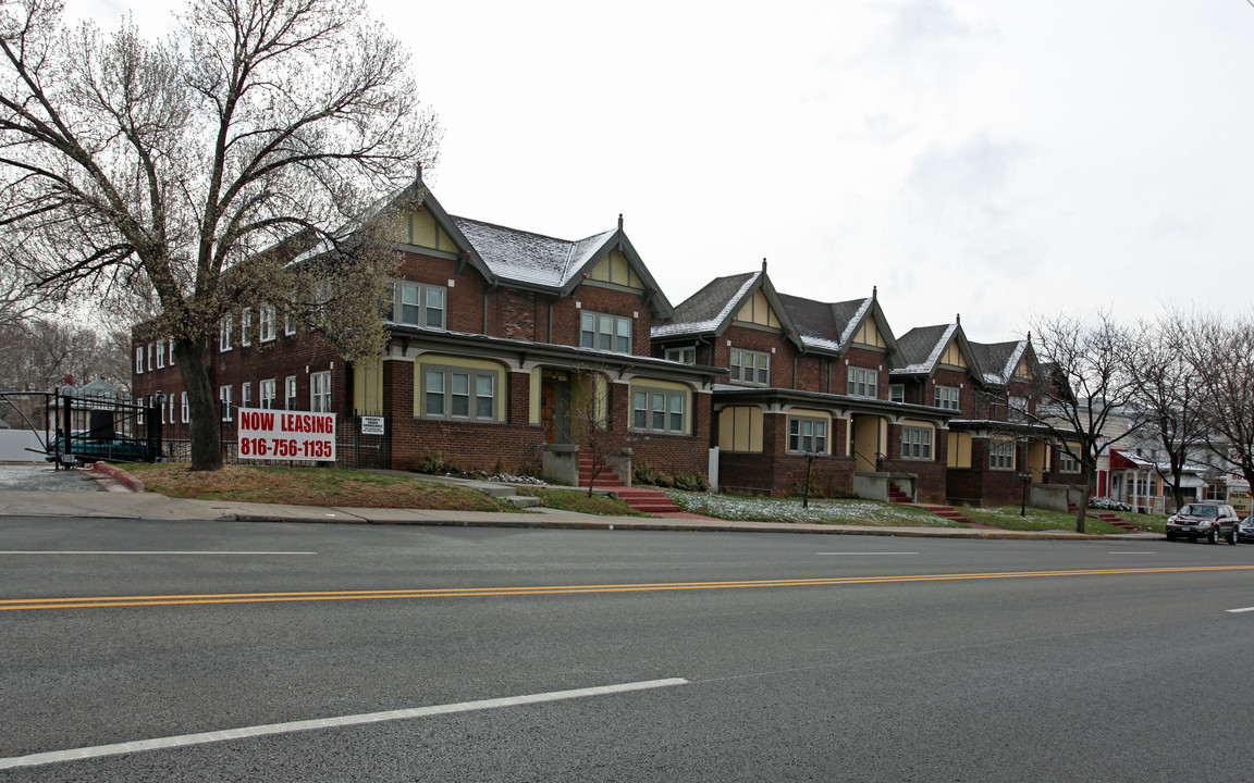 Troostwood Townhomes in Kansas City, MO - Building Photo