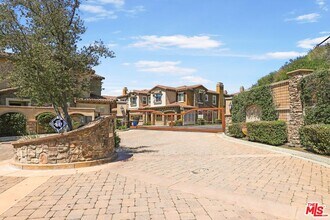 11507 Verona Dr in Chatsworth, CA - Foto de edificio - Building Photo