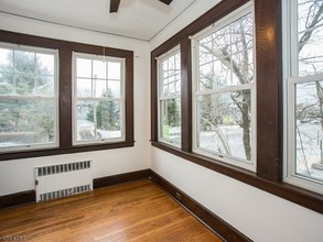 652 Valley Rd in Montclair, NJ - Foto de edificio - Building Photo