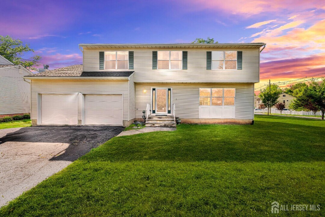 9 Poplar Rd in Piscataway, NJ - Building Photo
