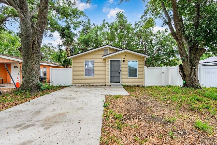 3703 E North Bay St in Tampa, FL - Building Photo