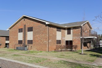 Parkway Villas in Grand Prairie, TX - Foto de edificio - Building Photo