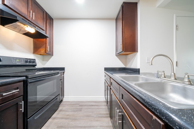 311 Weston Cir in Vista, CA - Foto de edificio - Building Photo