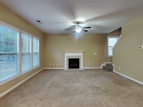 255 Farm Manor Ct in Lawrenceville, GA - Foto de edificio - Building Photo