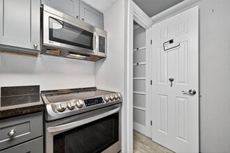 830 Threadneedle St in Houston, TX - Building Photo - Building Photo