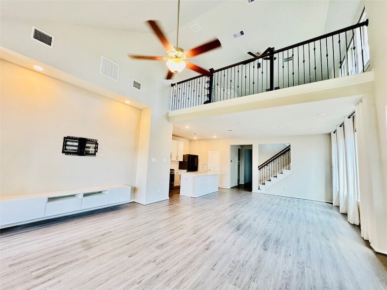 7526 Cascades Pass Dr in Porter, TX - Building Photo
