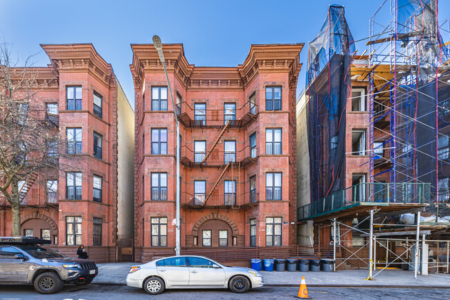 30 Macdonough St in Brooklyn, NY - Foto de edificio - Building Photo