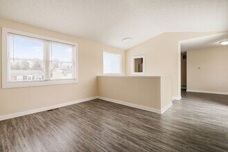 611 Evergreen Terrace in Columbus, OH - Building Photo - Building Photo