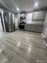 387 Market St in Perth Amboy, NJ - Building Photo