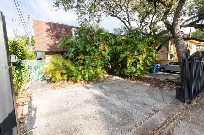 3171 Virginia St in Miami, FL - Building Photo - Building Photo