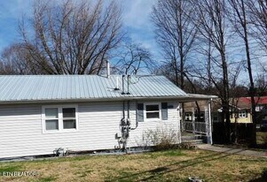 440 W Outer Dr in Oak Ridge, TN - Building Photo