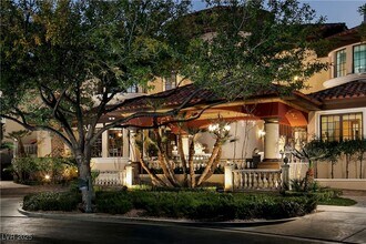 8801 Palm Greens Ct in Las Vegas, NV - Building Photo - Building Photo