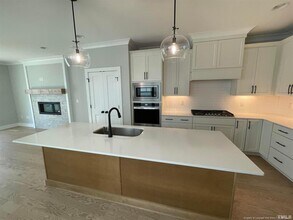 200 E Moore St in Apex, NC - Building Photo - Building Photo