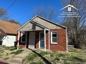 1209 E Ash St in Columbia, MO - Building Photo