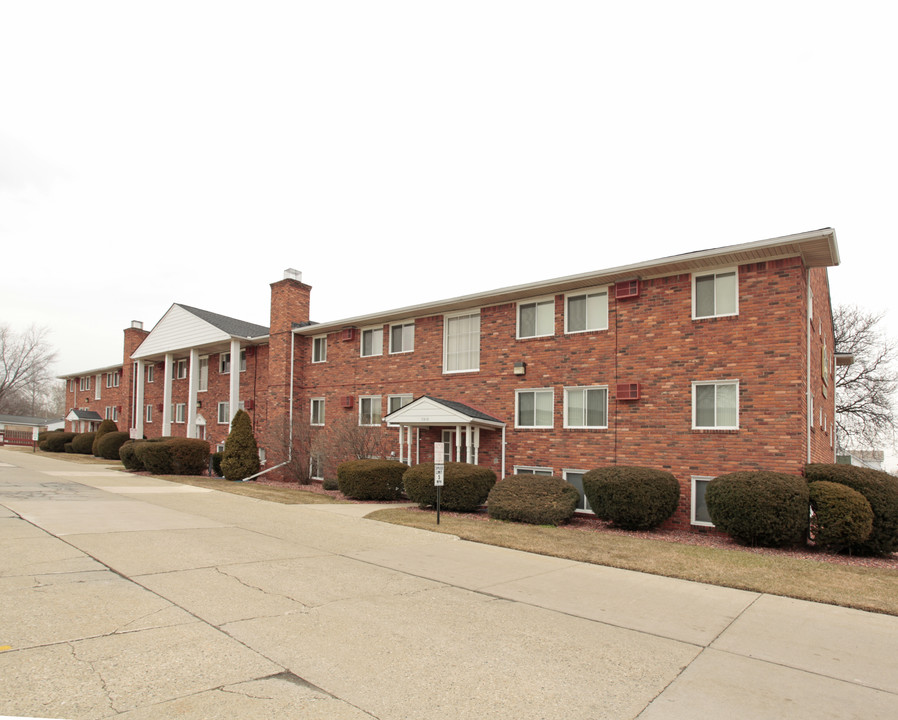 Barclay House Apartments in Westland, MI - Building Photo