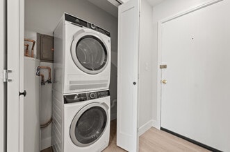 Fennwoode Property LP in Newington, CT - Building Photo - Building Photo