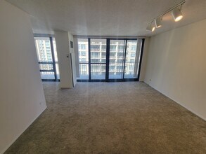 10 E Ontario St in Chicago, IL - Building Photo - Building Photo