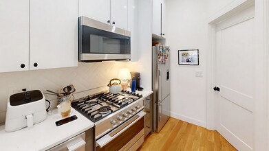 18 Grove St, Unit 4 in Boston, MA - Building Photo - Building Photo