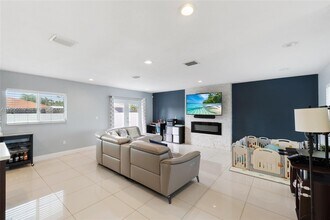 18142 SW 113th Ave in Miami, FL - Building Photo - Building Photo