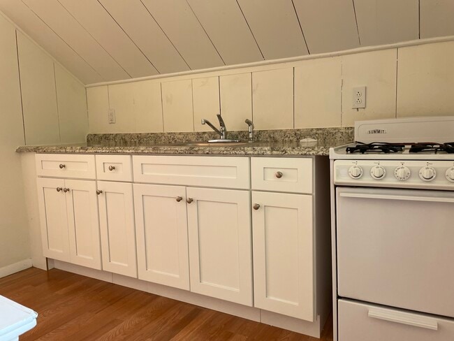 50 Lyng St, Unit 2 A in Dartmouth, MA - Building Photo - Building Photo