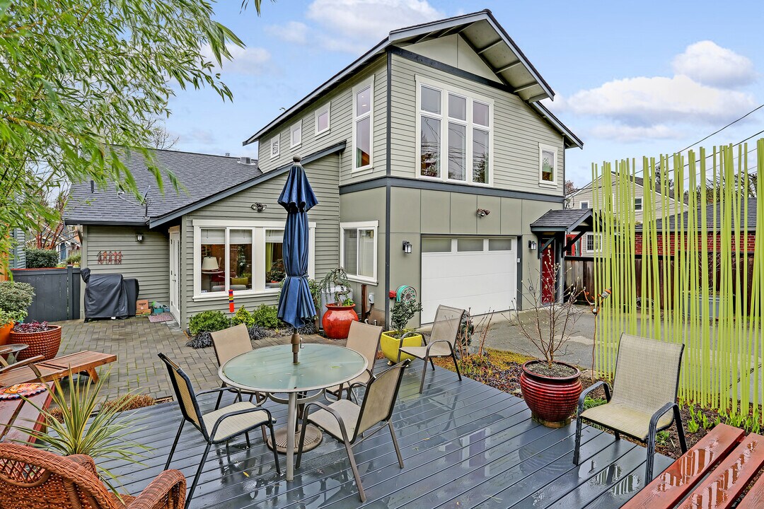 2732 44th Ave SW, Unit Dubé's ADU in Seattle, WA - Foto de edificio