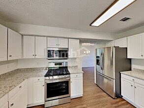 555 Fosters Mill Ln NW in Suwanee, GA - Building Photo - Building Photo