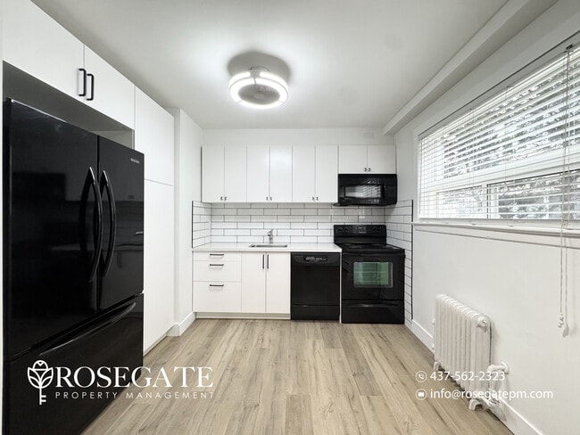 12 Sand Beach Rd in Toronto, ON - Building Photo - Building Photo