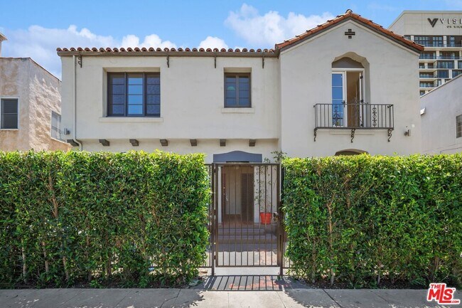 6208 Orange St in Los Angeles, CA - Building Photo - Building Photo