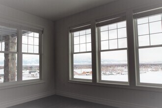 555 N Sarah St, Unit 555 in Providence, UT - Building Photo - Building Photo