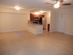 3017 N Oakland Forest Dr in Oakland Park, FL - Building Photo - Building Photo