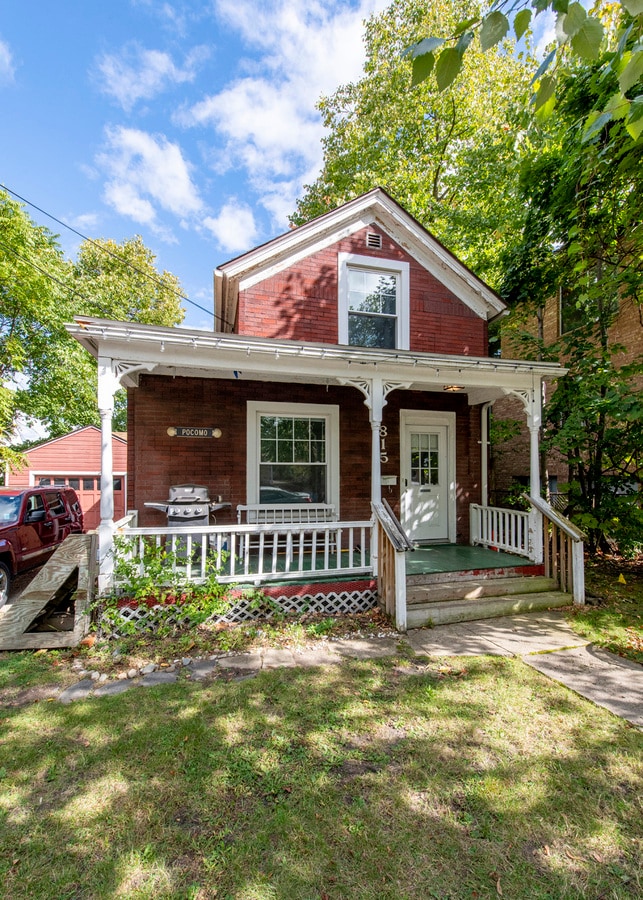 property at 815 Brown St