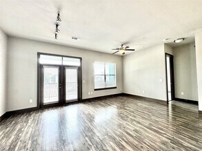 5454 Washington Ave in Houston, TX - Building Photo - Building Photo