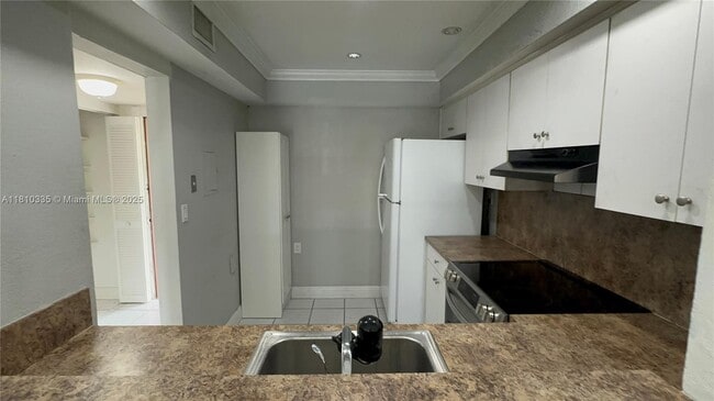 11245 SW 88th St in Miami, FL - Building Photo - Building Photo