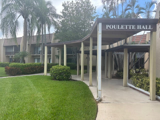 4657 Fountains Dr S in Greenacres, FL - Building Photo