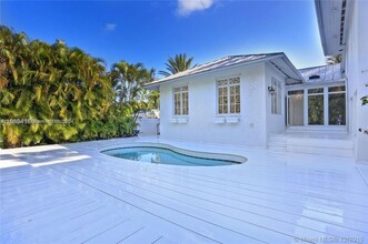390 Gulf Rd in Key Biscayne, FL - Building Photo - Building Photo