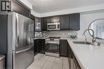 255 Summerfield Dr in Guelph, ON - Building Photo - Building Photo