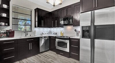 7300 NW 1st St in Davie, FL - Foto de edificio - Building Photo