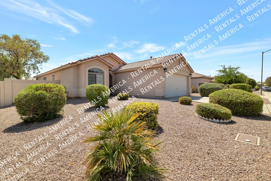 13367 W Redfield Rd in Surprise, AZ - Building Photo