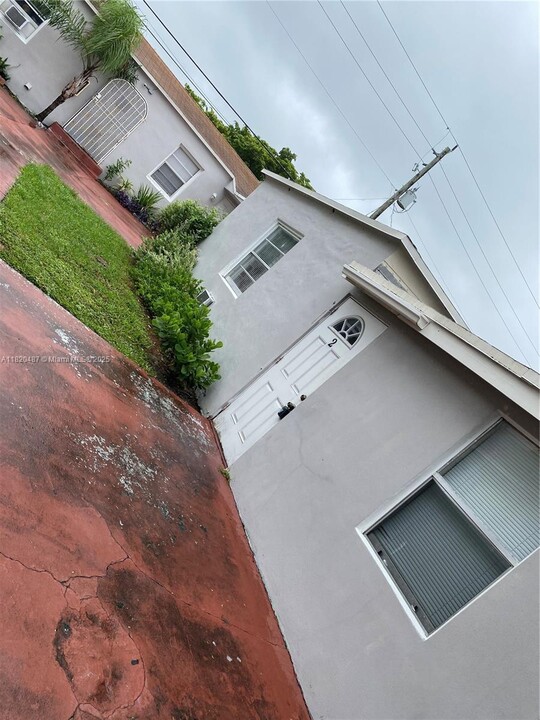 1842 Johnson St in Hollywood, FL - Building Photo