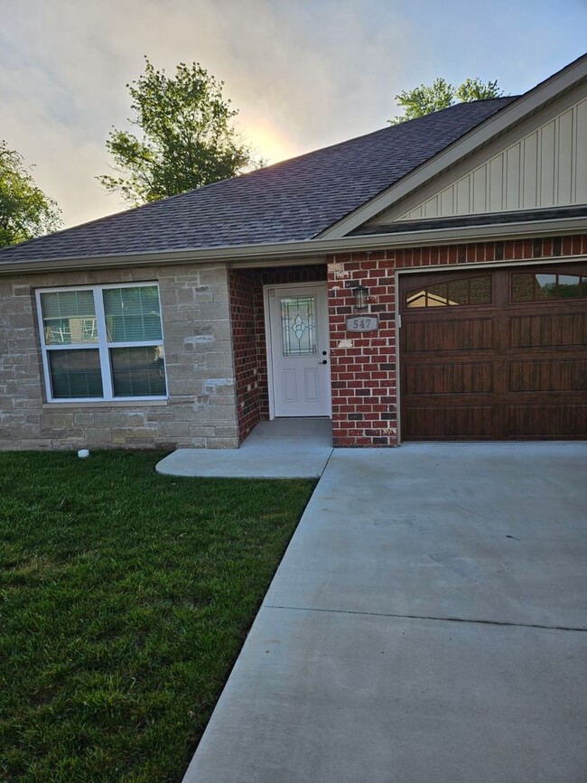 547 Windsor Ln in Farmington, MO - Building Photo - Building Photo