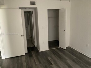 2851 N Oakland Forest Dr, Unit 102 in Oakland Park, FL - Building Photo - Building Photo