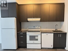 1010 Dundas St E in Whitby, ON - Building Photo - Building Photo