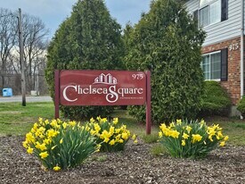 975 Meriden Rd in Waterbury, CT - Building Photo