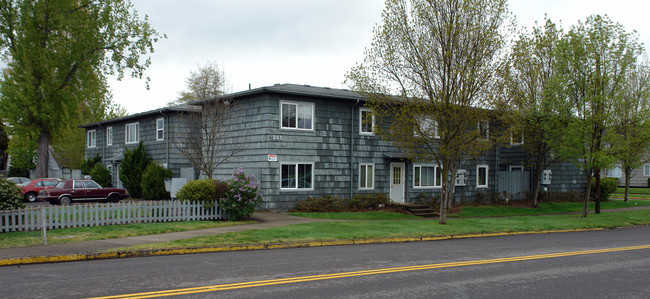 Bagley Downs Apartments in Eugene, OR - Building Photo - Building Photo