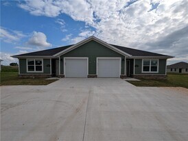 704 W Loren Dr in Siloam Springs, AR - Building Photo